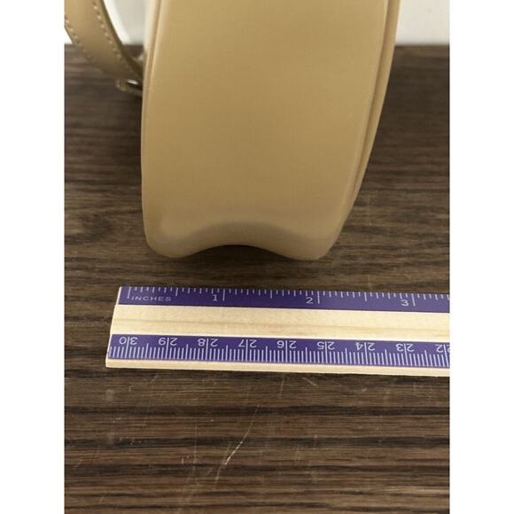 GUESS Camel HOBO Style Shoulder Bag Silver Hardware - Picture 7 of 7